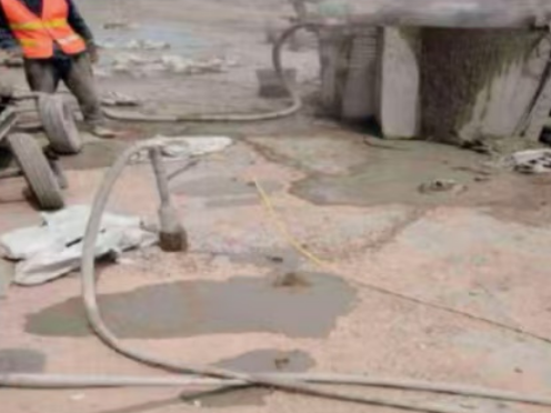 盐山水泥混凝土路面板底注浆技术 路面脱空注浆整治方案