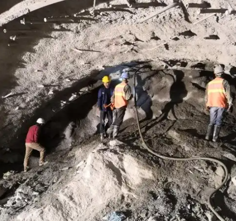 盐山隧道拱顶带模注浆料，微膨胀注浆料的特点及施工工艺